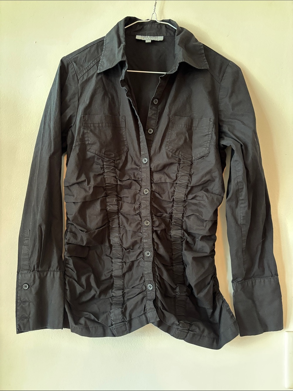 Black Ruched Button-Front Shirt Jacket by - Picture 2 of 4